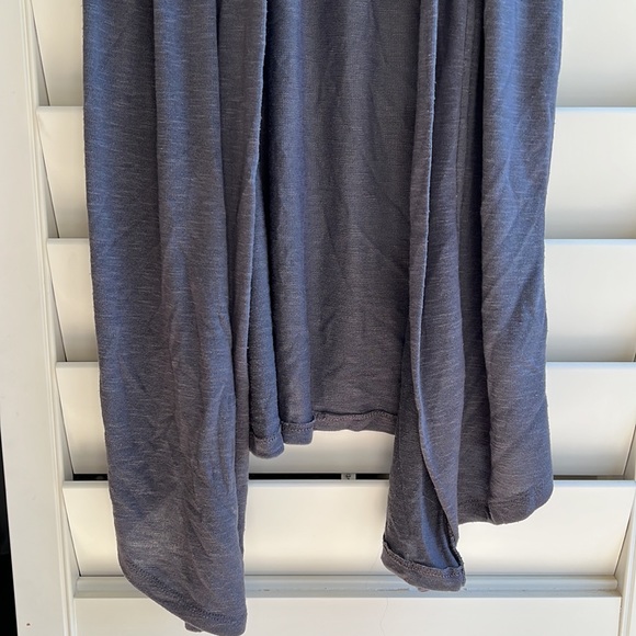 Grey sleeveless tunic sweater with lace top on back and flowy sides open front - Picture 3 of 6